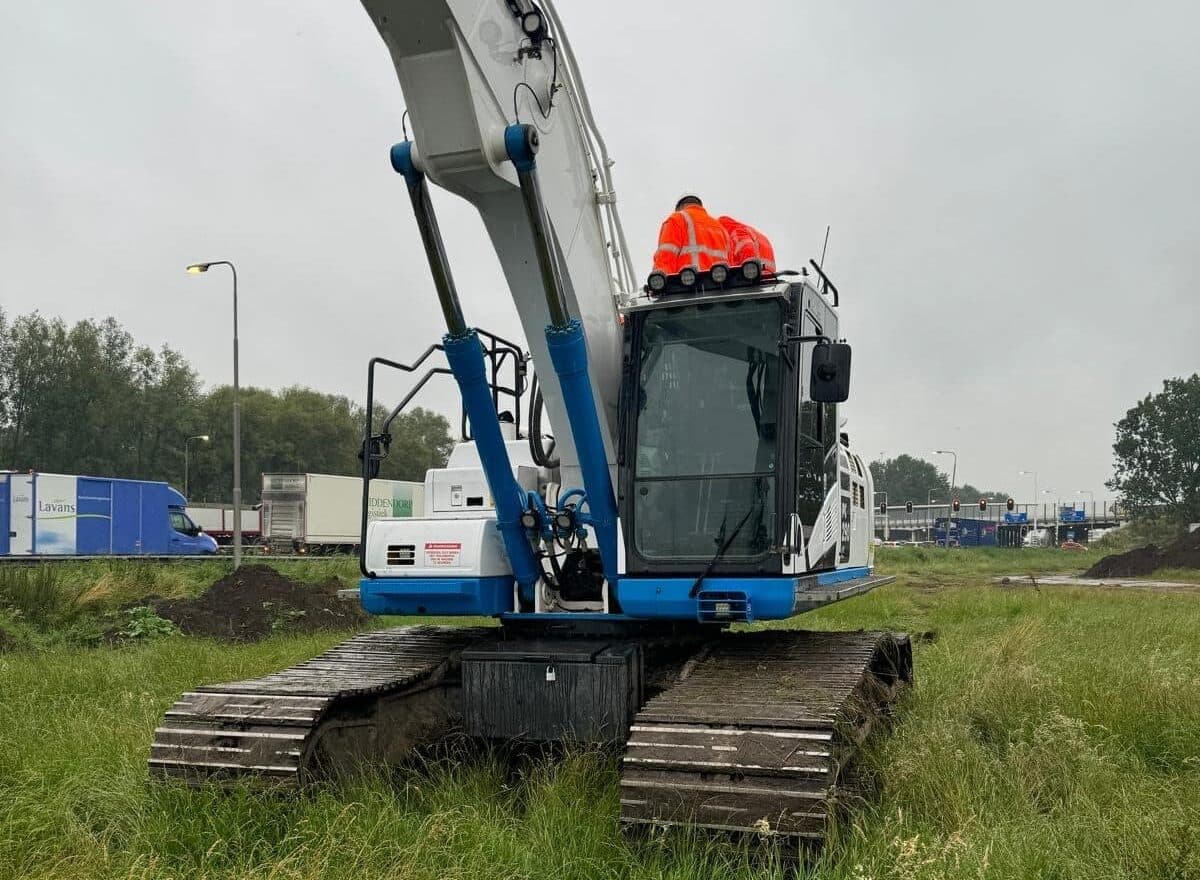 Graafmachine in actie tijdens werkzaamheden